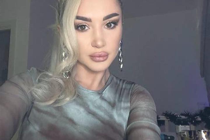 Zoe, 39, a blonde brown-eyed ebony companion based in Vomero. Offering Overnight, BDSM, Duos. Available for incall and outcall, day and evening dates.