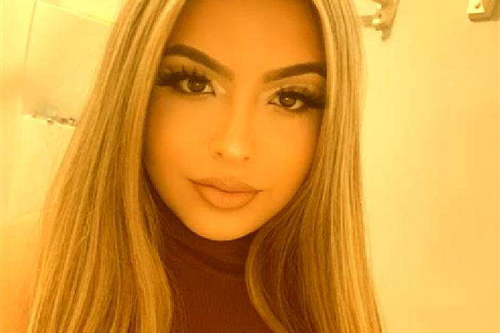 Zoe, 39, a blonde brown-eyed latina companion based in Sete Barras. Offering Domination, Dinner Date, Massage, OWO, Overnight. Available for incall and outca...