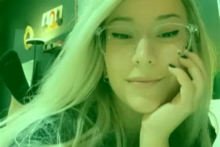 Zoe, 39, a blonde grey-eyed caucasian companion based in Nao-Me-Toque. Offering Dinner Date, Roleplay, OWO. Available for incall and outcall, overnight booki...