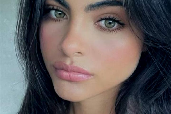 Zoe, 39, a brunette dark-eyed middle eastern companion based in Santa Lucia. Offering Massage, Tantra, Fetish, Duos, BDSM. Available for incall and outcall, ...