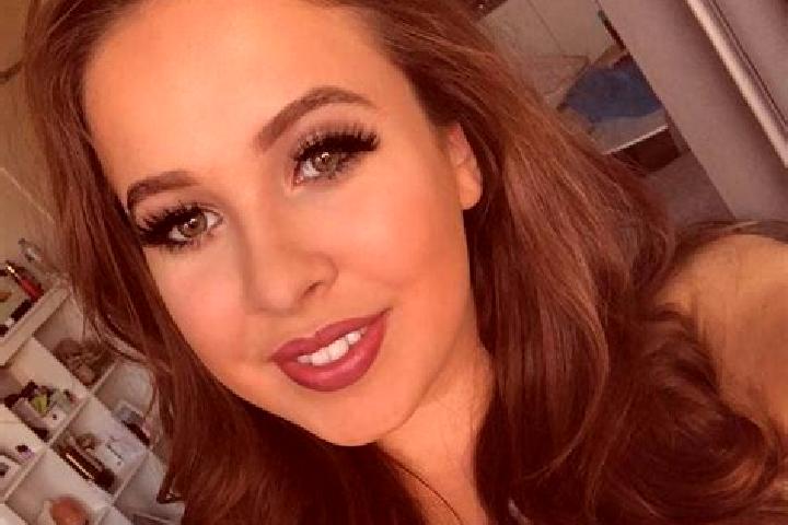 Zoe, 39, a red brown-eyed caucasian companion based in Alanganallur. Offering CIM, Travel Companion, Striptease, Dinner Date. Available for incall and outcal...