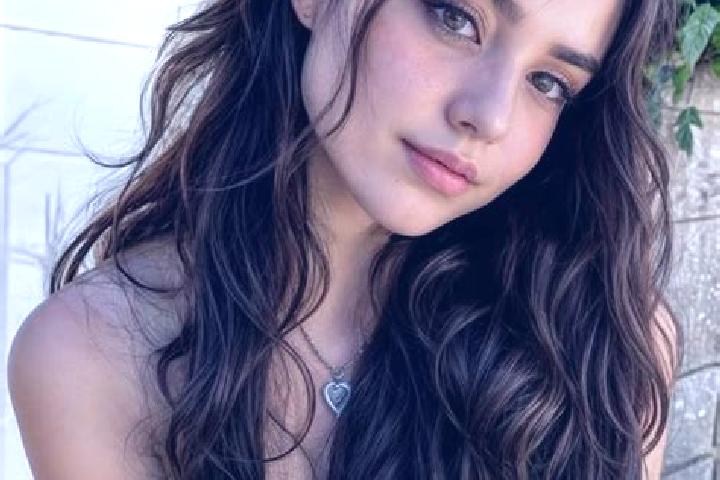 Zoey, 20, a auburn hazel-eyed caucasian companion based in Moravske Lieskove. Offering Erotic Massage, Dinner Date, GFE. Available for incall and outcall, ov...