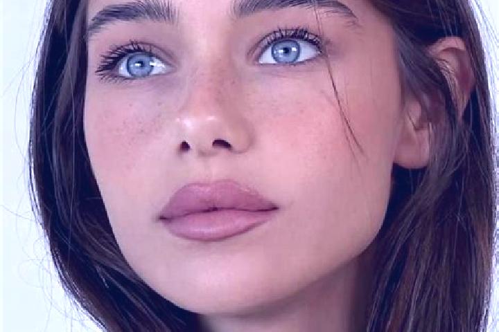 Zoey, 20, a brunette grey-eyed mixed companion based in Vadakancheri. Offering A-Level, Overnight, Massage, Travel Companion. Available for incall and outcal...