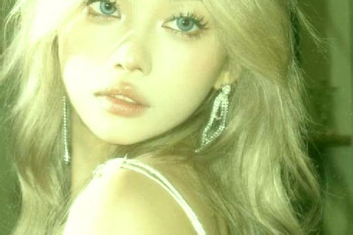 Zoey, 20, a dark blonde blue-eyed asian companion based in Shahar. Offering Tantra, Roleplay. Available for incall and outcall, day and evening dates.