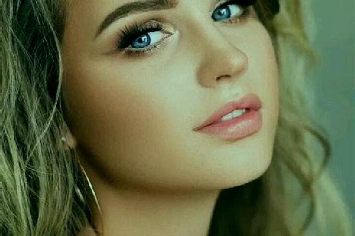 Zoey, 20, a dark blonde blue-eyed caucasian companion based in Mahis. Offering Massage, A-Level, GFE, Deep French Kissing, Girlfriend Experience. Available f...