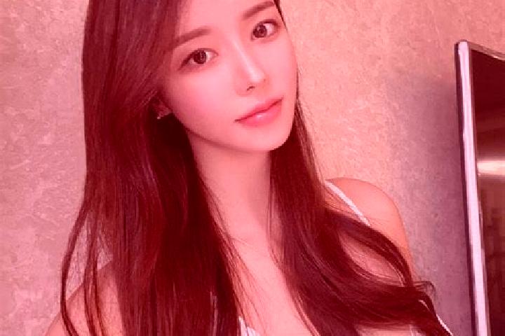 Zoey, 20 — Escort in Nanmeng, China