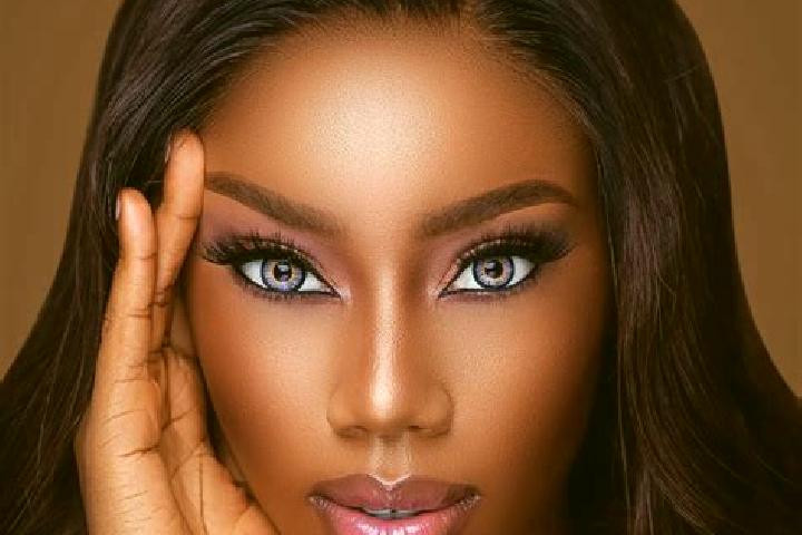 Zoey, 21, a auburn blue-eyed ebony companion based in Srem. Offering Duos, Erotic Massage, Striptease, 69. Available for incall and outcall, overnight bookin...