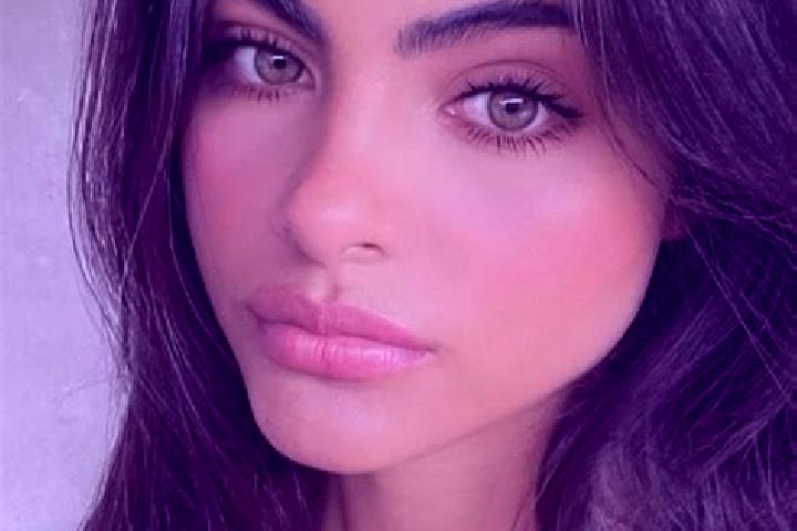 Zoey, 21, a black green-eyed indian companion based in Dalkola. Offering Fetish, Striptease, BDSM. Available for incall and outcall, day and evening dates.