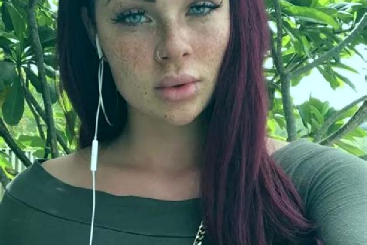 Zoey, 21, a chestnut grey-eyed mediterranean companion based in Broek op Langedijk. Offering Prostate Massage, Girlfriend Experience, CIM. Available for inca...