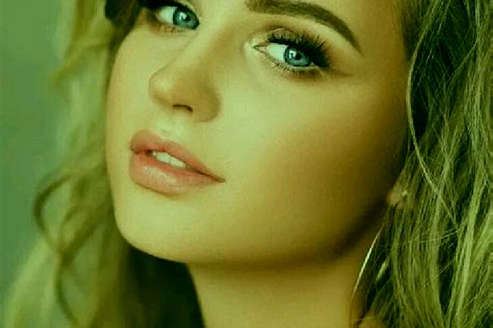 Zoey, 21, a dark blonde blue-eyed mediterranean companion based in Chenove. Offering Girlfriend Experience, GFE, Erotic Massage. Available for incall and out...