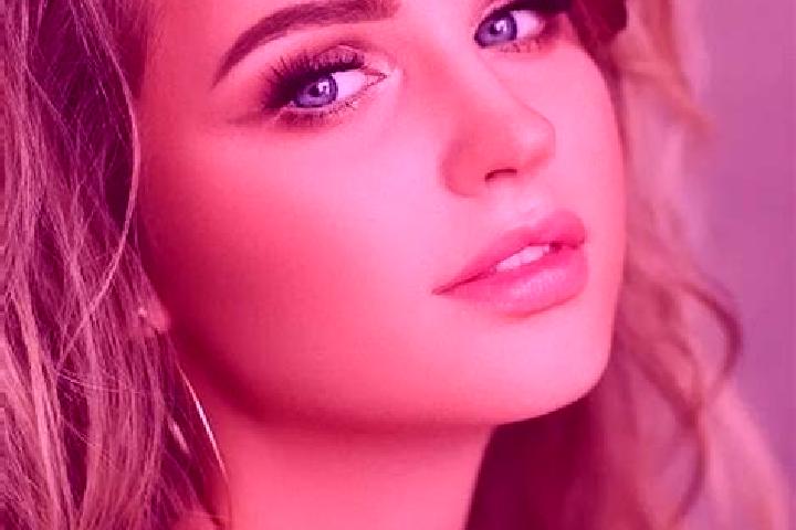 Zoey, 21, a dark blonde blue-eyed slavic companion based in As Surah as Saghirah. Offering Deep French Kissing, BDSM, Fetish, Roleplay, 69. Available for inc...