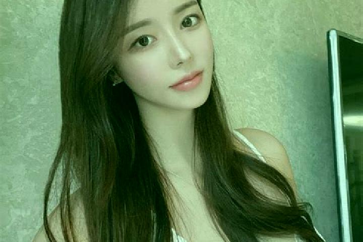 Zoey, 21 — Escort in Huochang, China