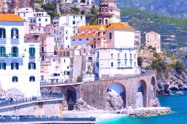 Zoey, 21 — Escort in Roe, Italy
