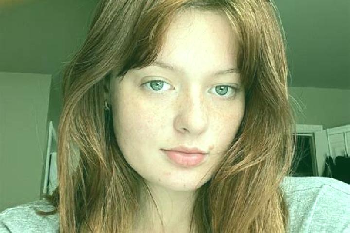 Zoey, 22, a auburn grey-eyed european companion based in Myjava. Offering Dinner Date, Massage, Domination. Available for incall and outcall, overnight booki...