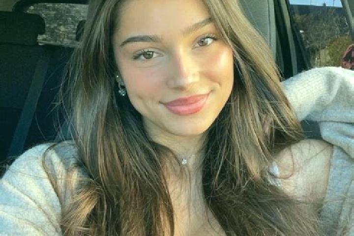 Zoey, 22, a brunette dark-eyed asian companion based in Kampong Chenderong Balai. Offering Striptease, A-Level, Party Girl. Available for incall and outcall,...