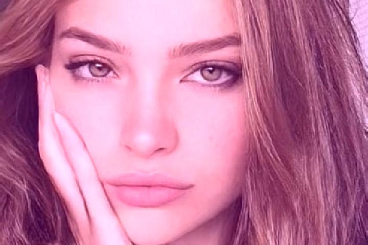 Zoey, 22, a dark blonde hazel-eyed asian companion based in Sheragada. Offering Roleplay, CIM, A-Level. Available for incall and outcall, day and evening dates.