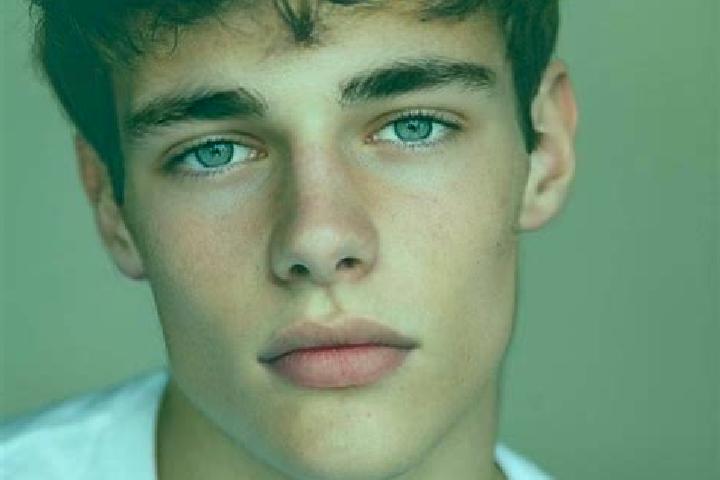 Zoey, 22, a red brown-eyed caucasian companion based in Madoge. Offering Couples, Massage. Available for incall and outcall, overnight bookings available.