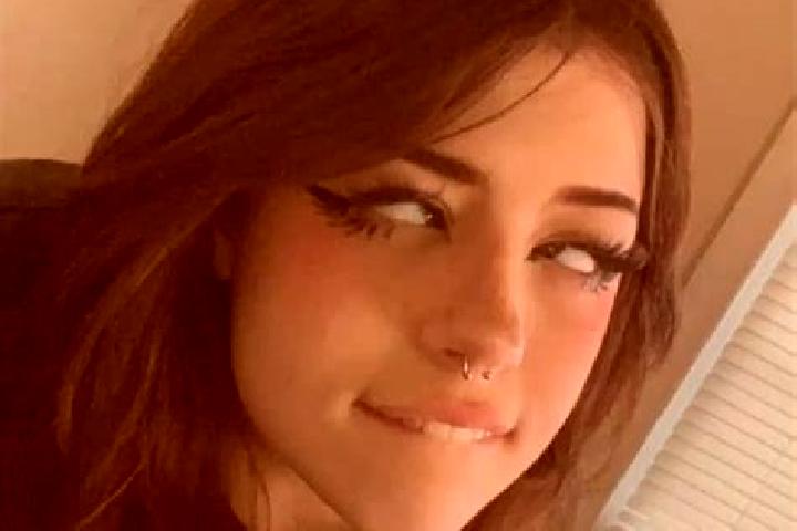Zoey, 22, a red grey-eyed latina companion based in Culasian. Offering Deep French Kissing, Party Girl, OWO. Available for incall and outcall, day and evenin...