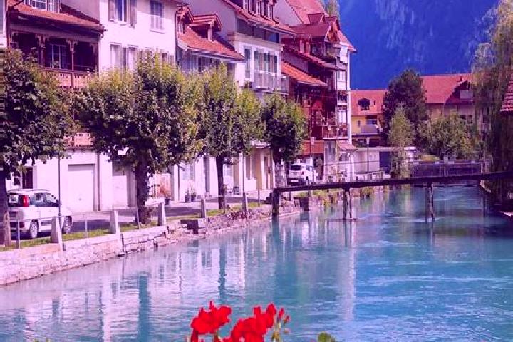Zoey, 22 — Escort in Chavannes, Switzerland