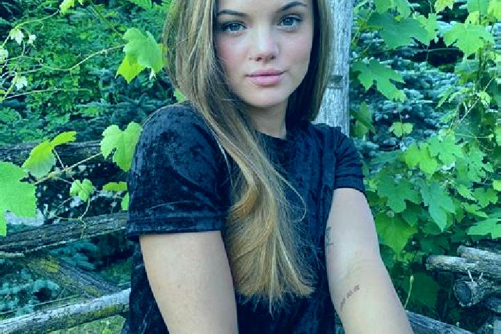 Zoey, 22 — Escort in Pap, Hungary