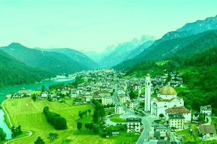 Zoey, 22 — Escort in Valle di Cadore, Italy