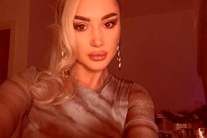 Zoey, 23, a blonde brown-eyed middle eastern companion based in Glendale Heights. Offering A-Level, Erotic Massage, GFE, BDSM. Available for incall and outca...