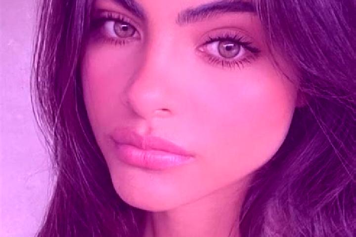 Zoey, 23, a brunette green-eyed caucasian companion based in La Morra. Offering A-Level, Erotic Massage, Dinner Date, Deep French Kissing. Available for inca...