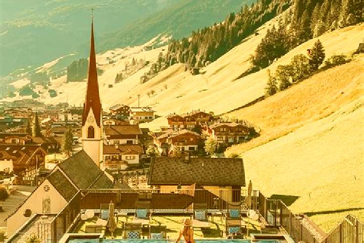Zoey, 23 — Escort in Hall in Tirol, Austria