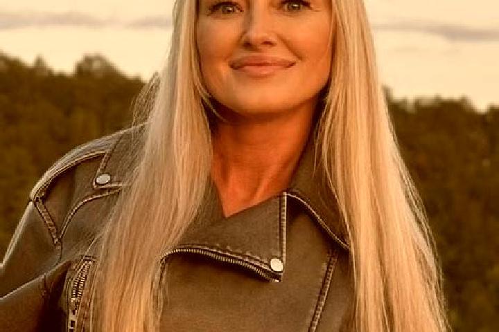 Zoey, 23 — Escort in Kamskiye Polyany, Russia