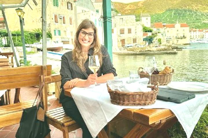 Zoey, 23 — Escort in Komiza, Croatia