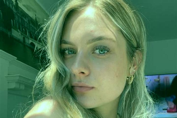 Zoey, 23 — Escort in Saanichton, Canada