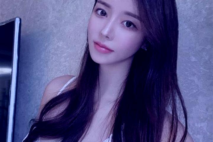 Zoey, 23 — Escort in Wu erqihan, China