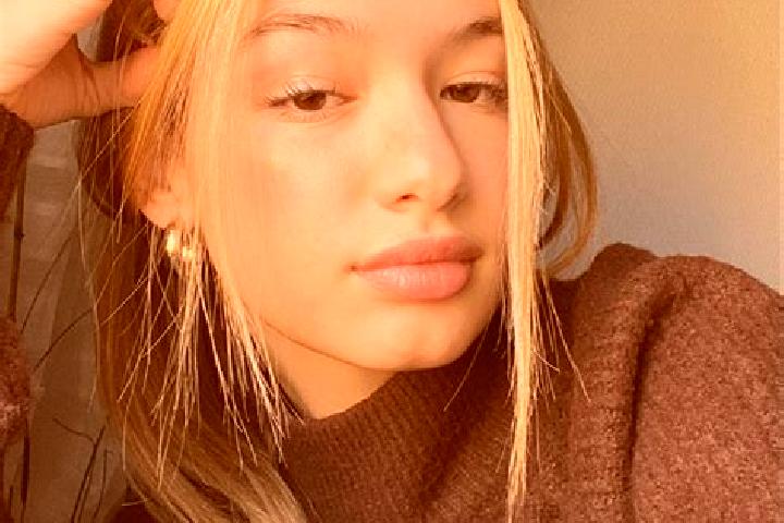 Zoey, 24, a blonde brown-eyed asian companion based in Nizwa. Offering Domination, Tantra, Party Girl. Available for incall and outcall, overnight bookings a...