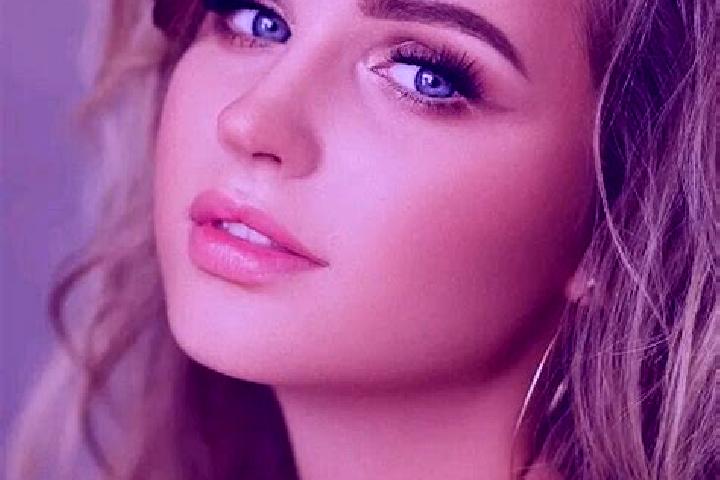 Zoey, 24, a dark blonde blue-eyed slavic companion based in Guehouye. Offering Striptease, OWO, Fetish. Available for incall and outcall, day and evening dates.