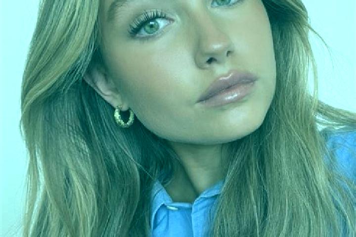 Zoey, 24, a dark blonde green-eyed caribbean companion based in Hilantagaan. Offering GFE, Couples, Deep French Kissing. Available for incall and outcall, ov...