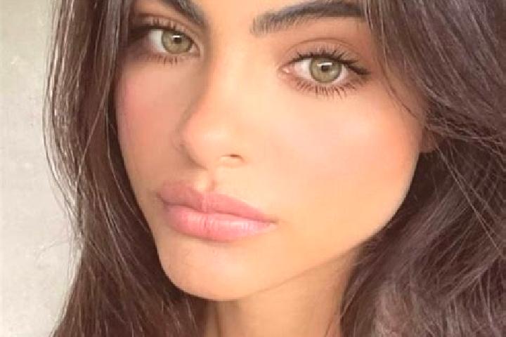 Zoey, 25, a brunette dark-eyed middle eastern companion based in Palbersdorf. Offering Roleplay, Tantra, BDSM. Available for incall and outcall, day and even...