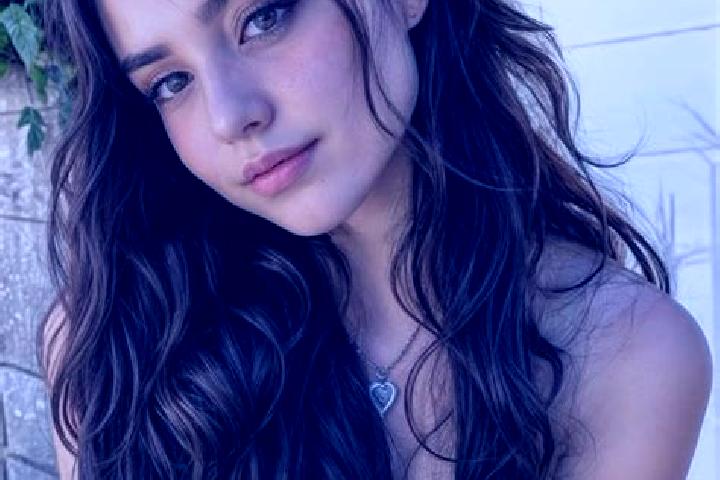 Zoey, 25, a brunette hazel-eyed latina companion based in Munchberg. Offering GFE, Erotic Massage, Couples. Available for incall and outcall, day and evening...
