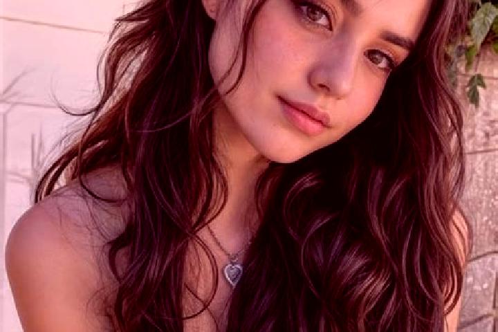 Zoey, 25, a chestnut hazel-eyed mediterranean companion based in Dawusu. Offering Couples, Striptease, OWO, Fetish. Available for incall and outcall, day and...