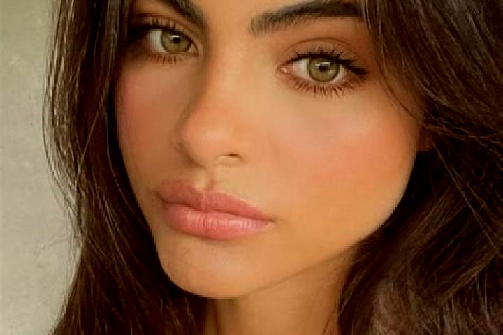 Zoey, 25, a red green-eyed indian companion based in Lussac. Offering CIM, Striptease, BDSM, 69, Dinner Date. Available for incall and outcall, day and eveni...