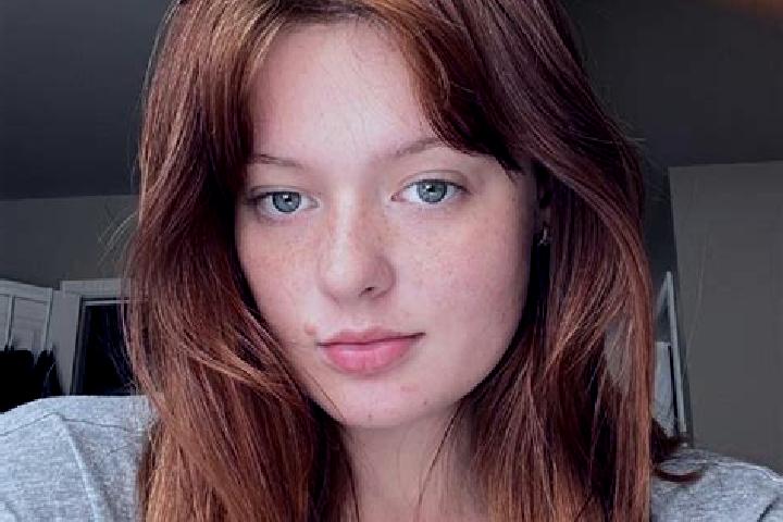 Zoey, 25, a red grey-eyed european companion based in Retece. Offering Girlfriend Experience, Couples, GFE. Available for incall and outcall, day and evening...