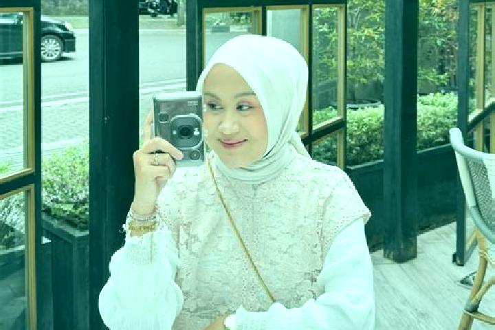 Zoey, 25 — Escort in Gandapura, Indonesia