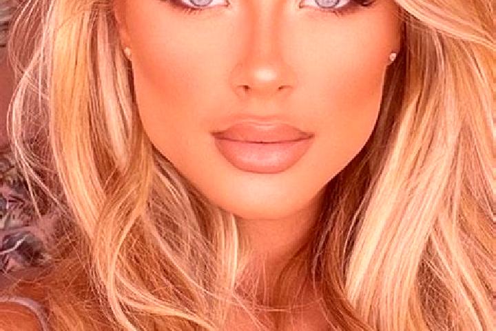 Zoey, 26, a blonde blue-eyed latina companion based in Serangoon New Town. Offering Fetish, BDSM, Girlfriend Experience. Available for incall and outcall, ov...