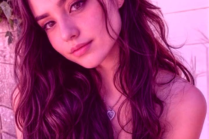 Zoey, 26, a chestnut hazel-eyed middle eastern companion based in Soneja. Offering Massage, Couples, Dinner Date, Overnight. Available for incall and outcall...
