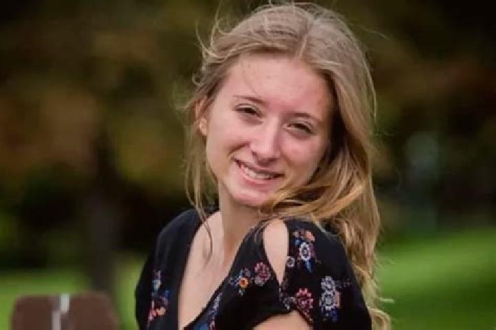 Zoey, 26 — Escort in Hebron, United States