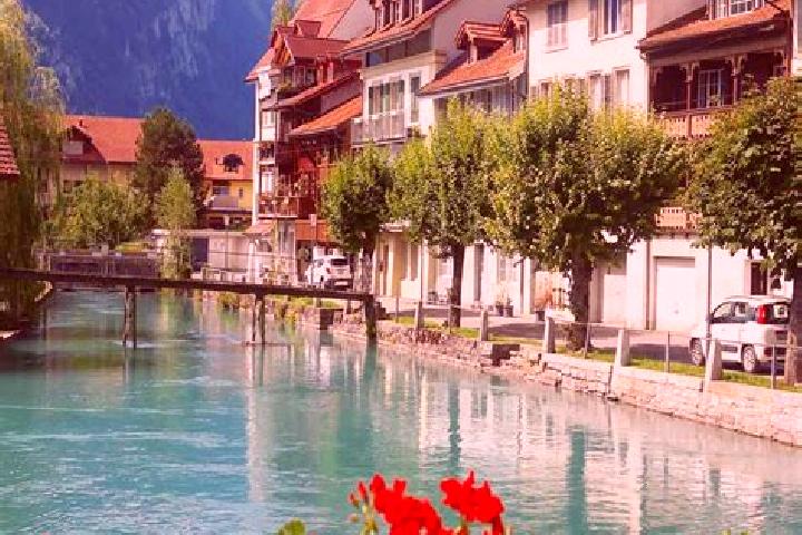 Zoey, 26 — Escort in Monchaltorf, Switzerland