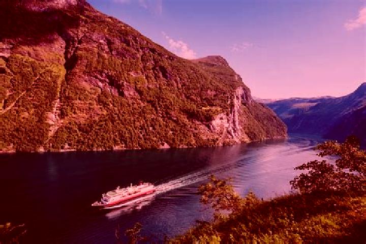 Zoey, 26 — Escort in Oksfjord, Norway