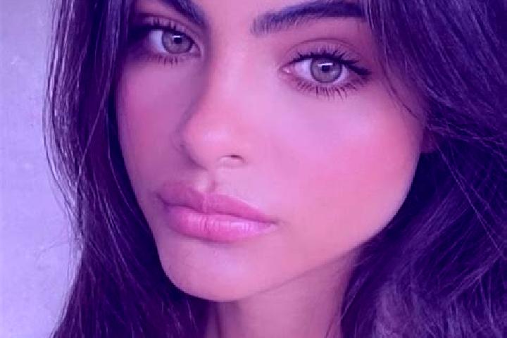 Zoey, 27, a blonde amber-eyed indian companion based in Villalba de Duero. Offering Deep French Kissing, Domination, CIM. Available for incall and outcall, d...