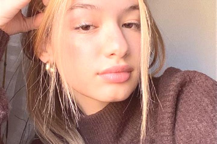 Zoey, 27, a blonde brown-eyed asian companion based in Monterde de Albarracin. Offering Tantra, Travel Companion, Fetish. Available for incall and outcall, o...