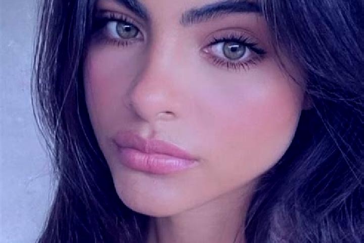 Zoey, 27, a brunette brown-eyed middle eastern companion based in Sumbersuko. Offering A-Level, Erotic Massage, Domination. Available for incall and outcall,...