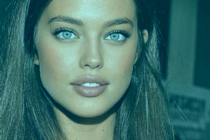 Zoey, 27, a chestnut green-eyed caucasian companion based in Rosasco. Offering Erotic Massage, Party Girl, Couples, Duos. Available for incall and outcall, o...